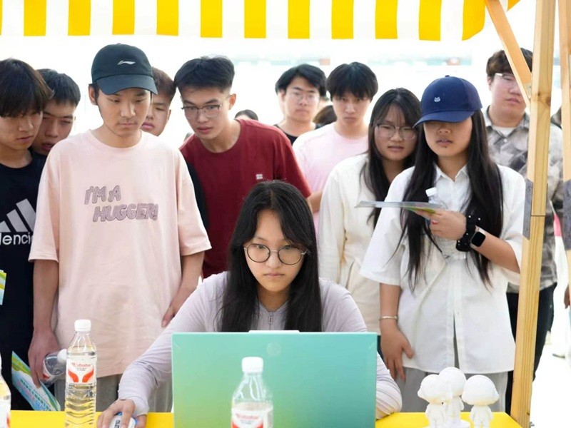 必赢电子游戏平台联合兰考学院举办“同心筑梦 科创远航”第二届科技嘉年华暨双院科创研学活动